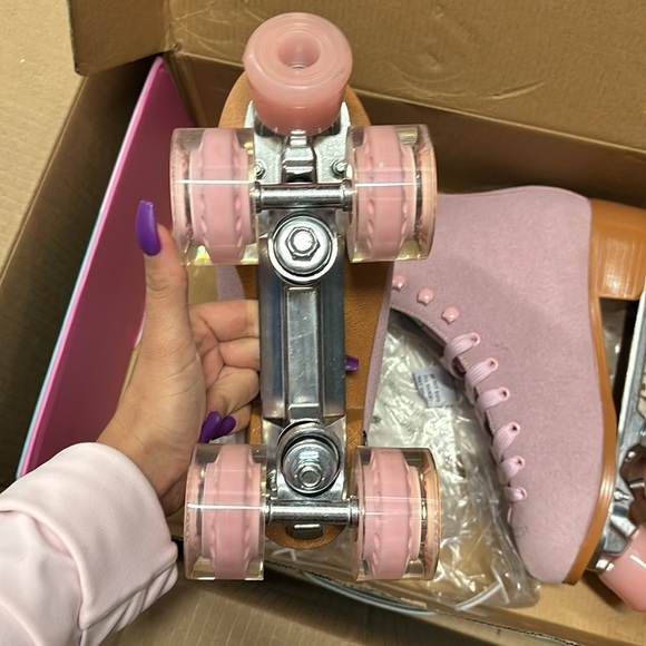 Foxy Roller Skates - Picture 7 of 10